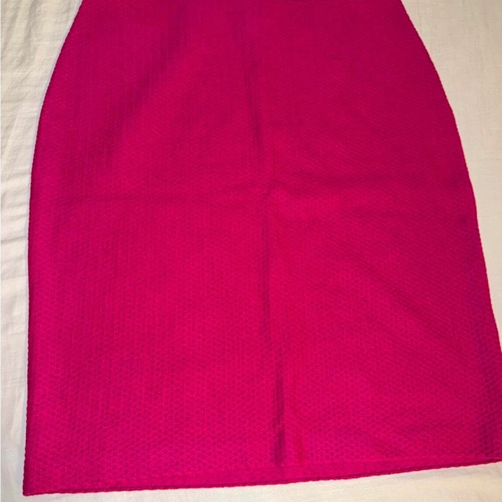 St. John Fuchsia Textured Knit Pencil Skirt